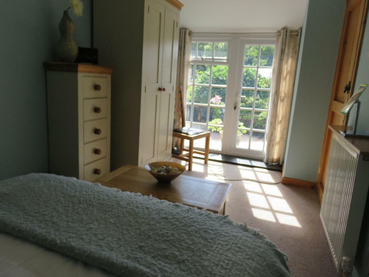 Garth Engan Private Self Contained B&B With Garden Area คลันเบดเดอ ภายนอก รูปภาพ